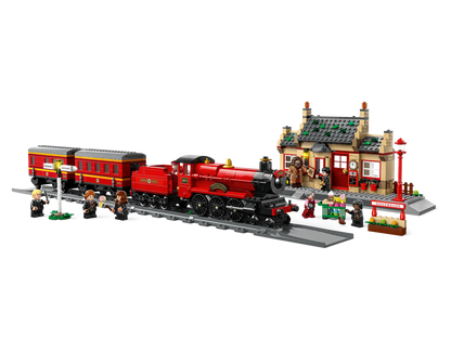 LEGO® Harry Potter™ Hogwarts Express™ & Hogsmeade™ Station (76423)