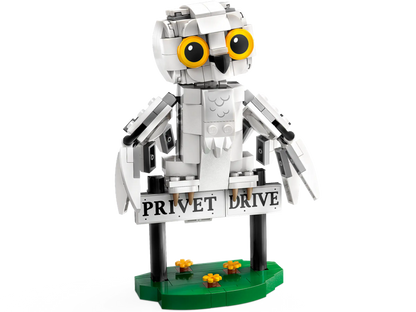 LEGO® Harry Potter™ Hedwig™ at 4 Privet Drive (76425)